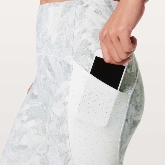 Lululemon Breezy‎ Dot Crop Jasmine White Multi / White - Picture 5 of 12